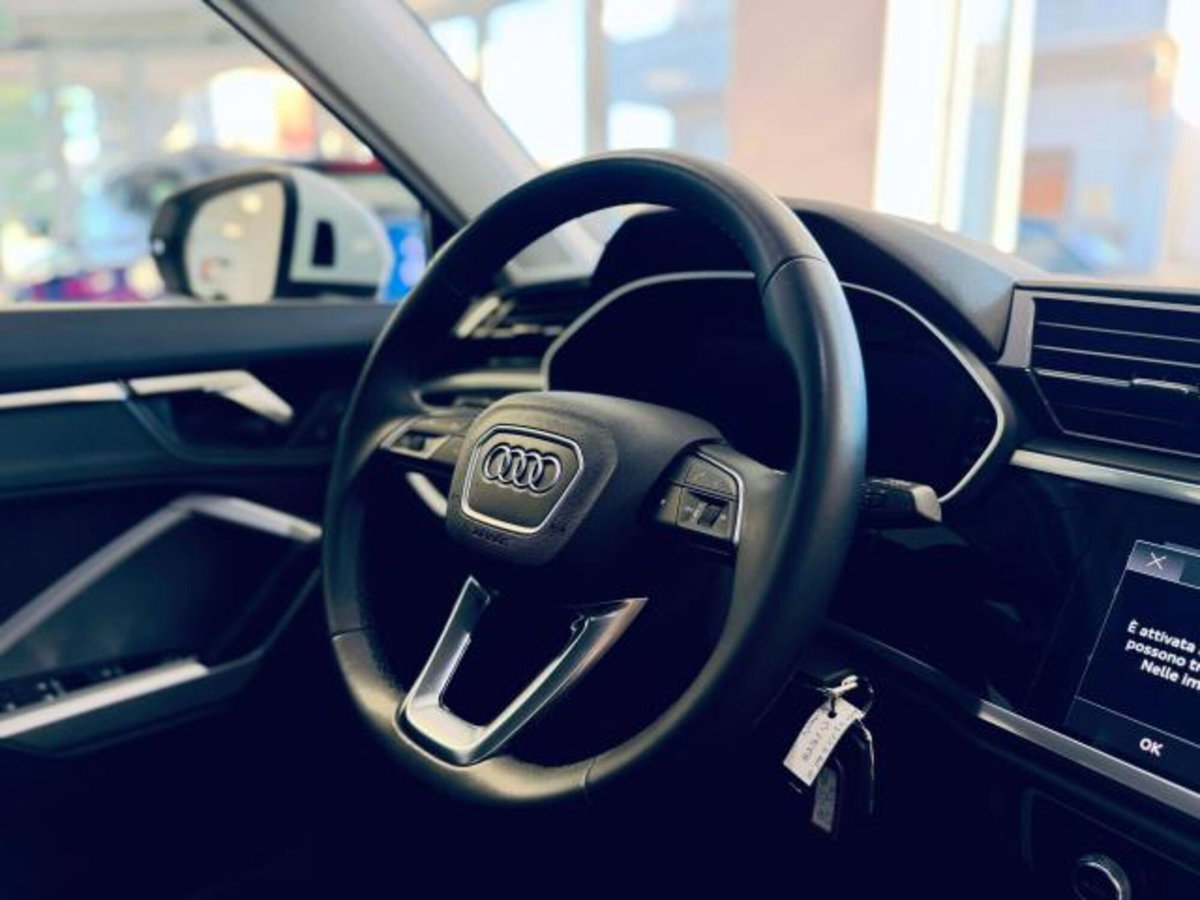 Audi Q3 35 2.0 tdi s-tronic (11)