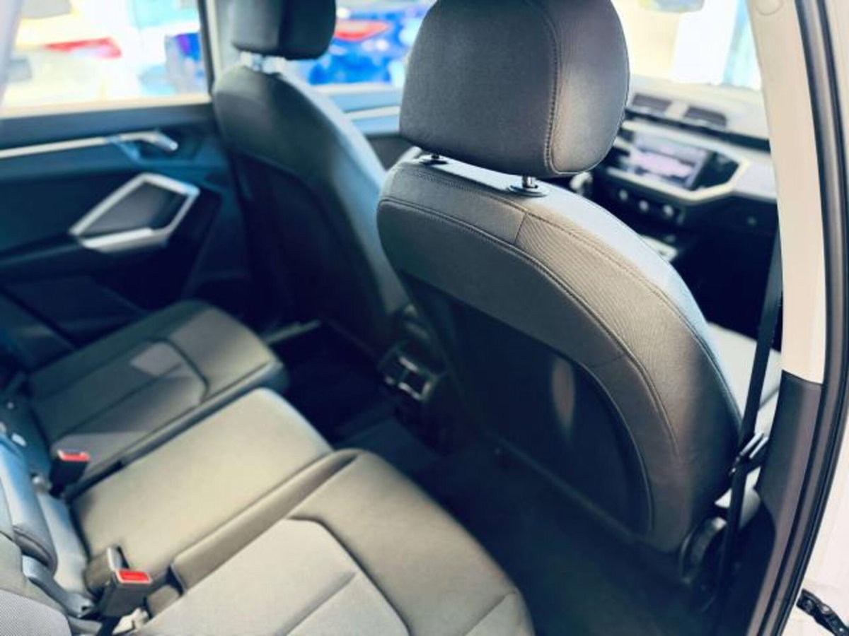 Audi Q3 35 2.0 tdi s-tronic (12)