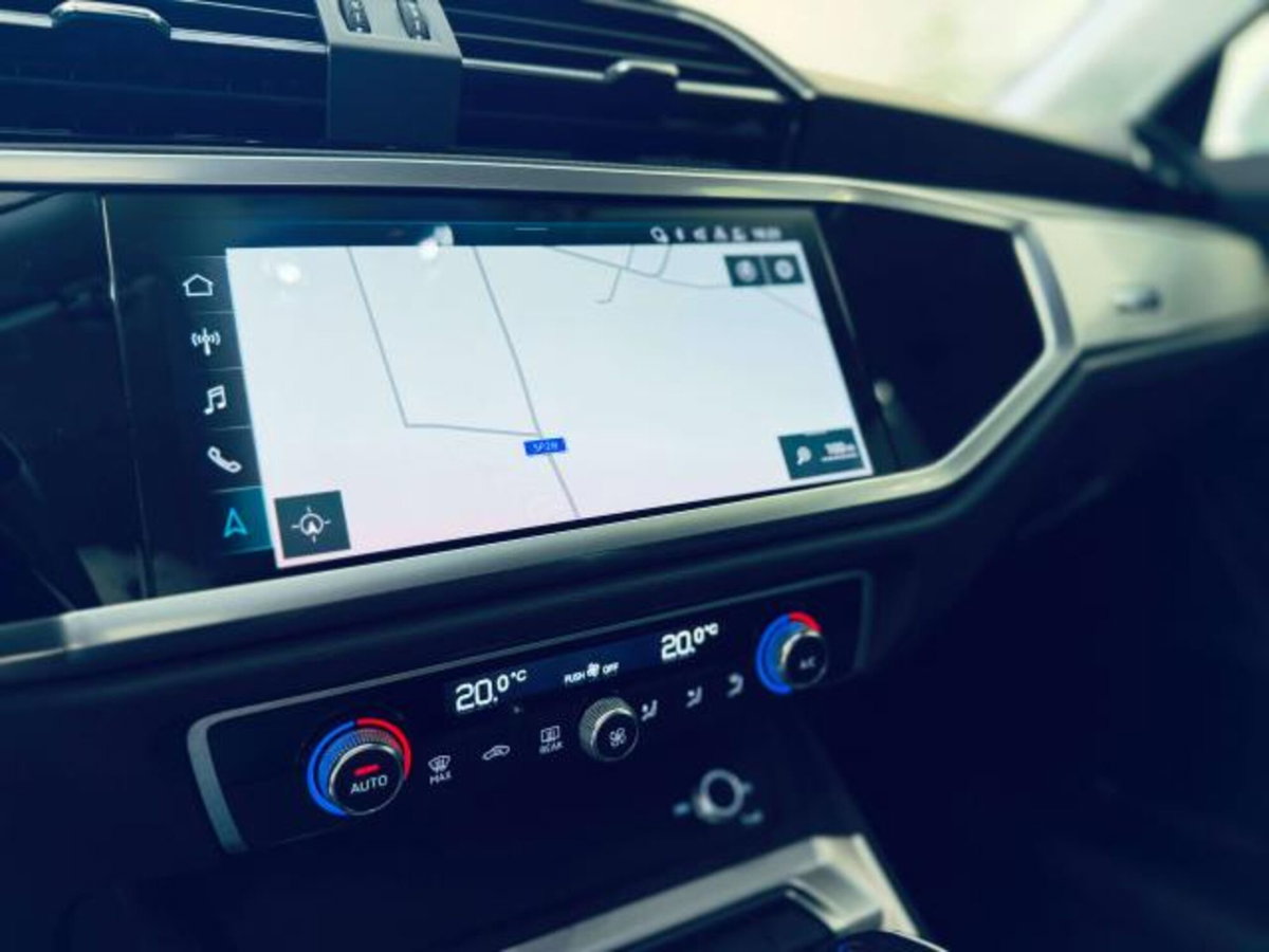 Audi Q3 35 2.0 tdi s-tronic (15)