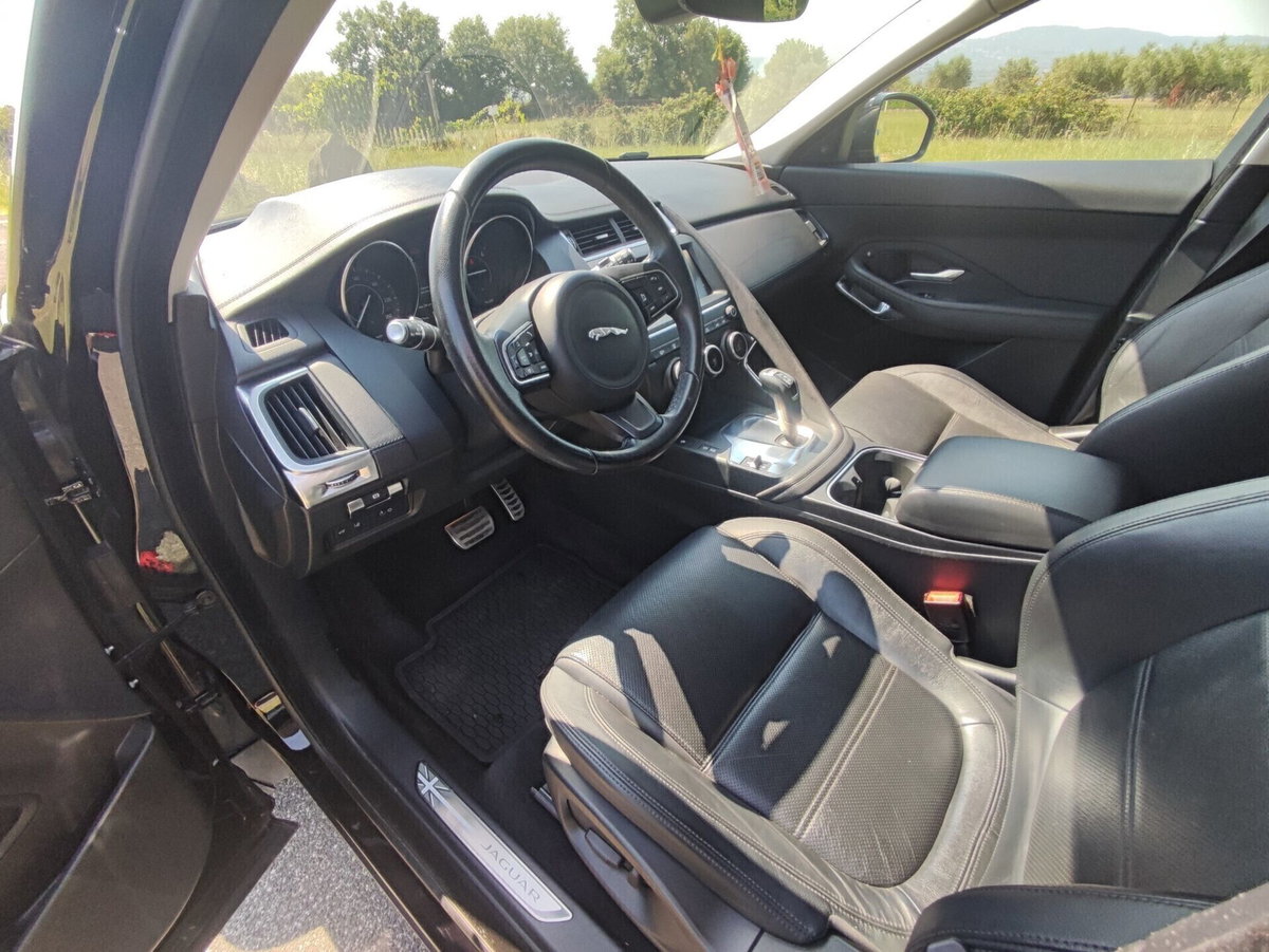 Jaguar E-Pace 2.0D 150 CV AWD aut. R-Dynamic (13)