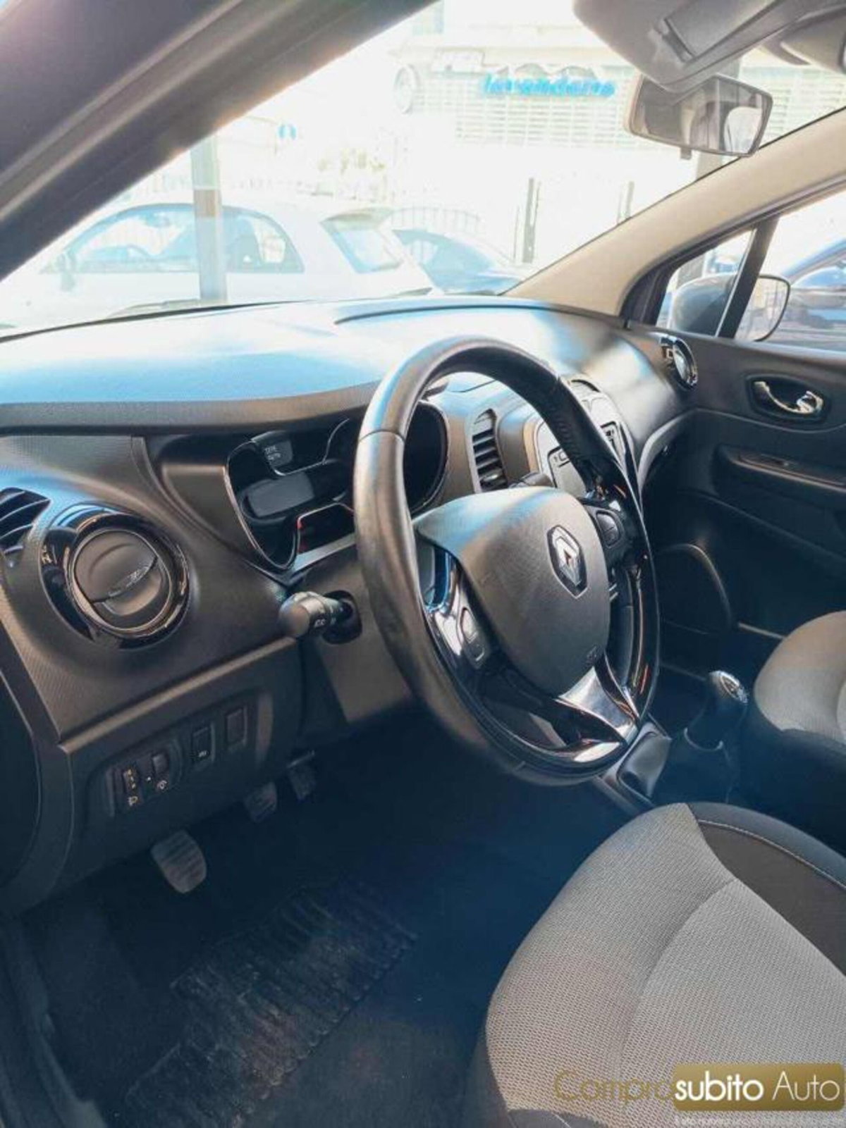 Renault Captur 1.5 dCi 8V 110 CV Start&Stop Iconic (11)