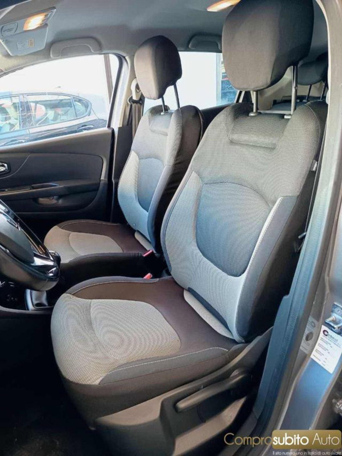 Renault Captur 1.5 dCi 8V 110 CV Start&Stop Iconic (7)