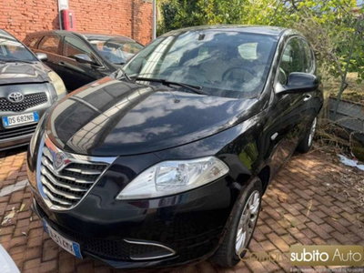 Lancia Ypsilon 0.9 TwinAir 85 CV 5 porte S&S Silver (2)