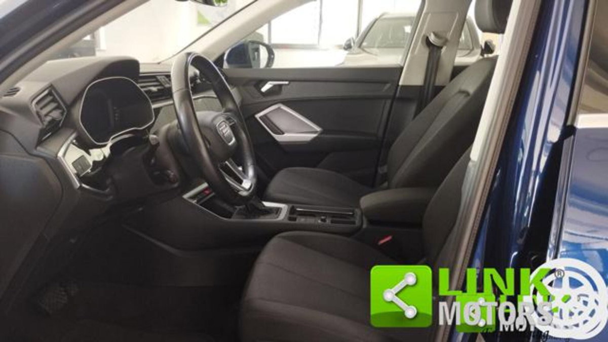 Audi Q3 Sportback 35 2.0 tdi Identity Black s-tronic (14)