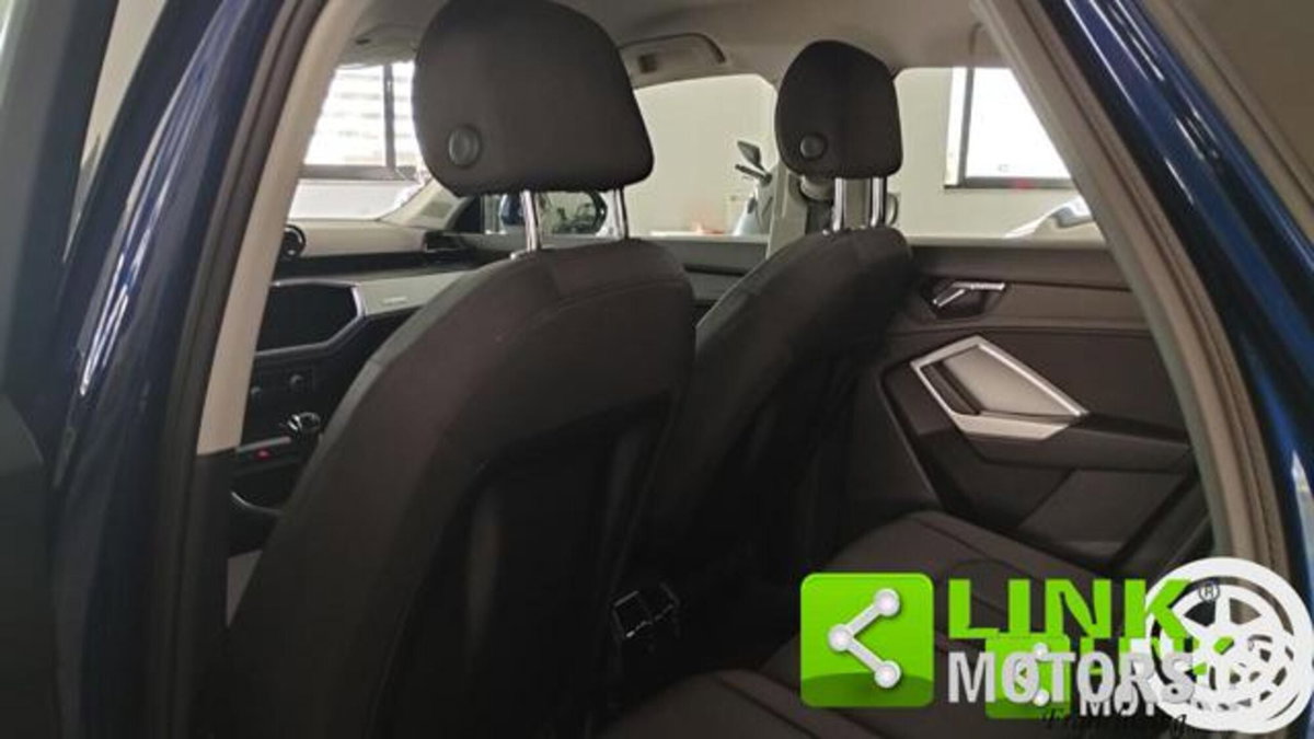 Audi Q3 Sportback 35 2.0 tdi Identity Black s-tronic (15)