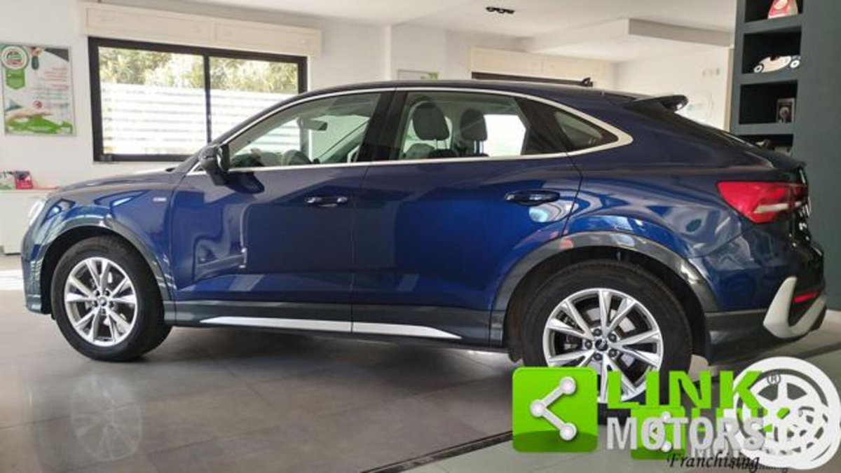 Audi Q3 Sportback 35 2.0 tdi Identity Black s-tronic (7)