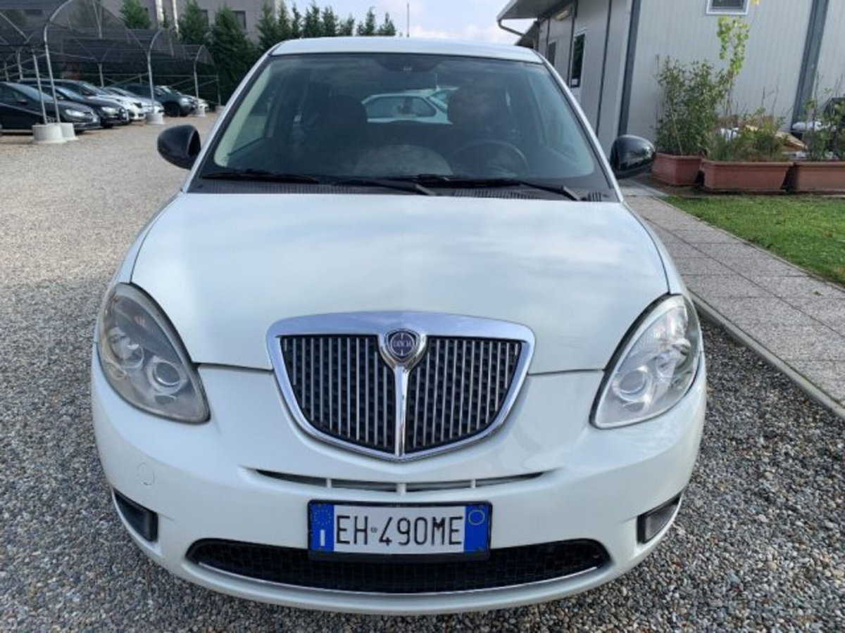 Lancia Ypsilon 1.2 69 CV Platinum (2)