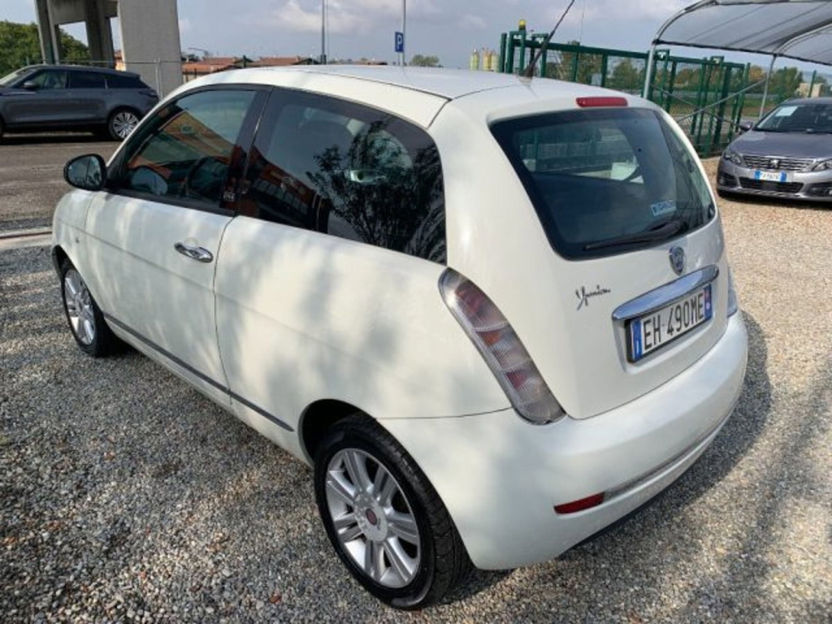 Lancia Ypsilon 1.2 69 CV Platinum (7)
