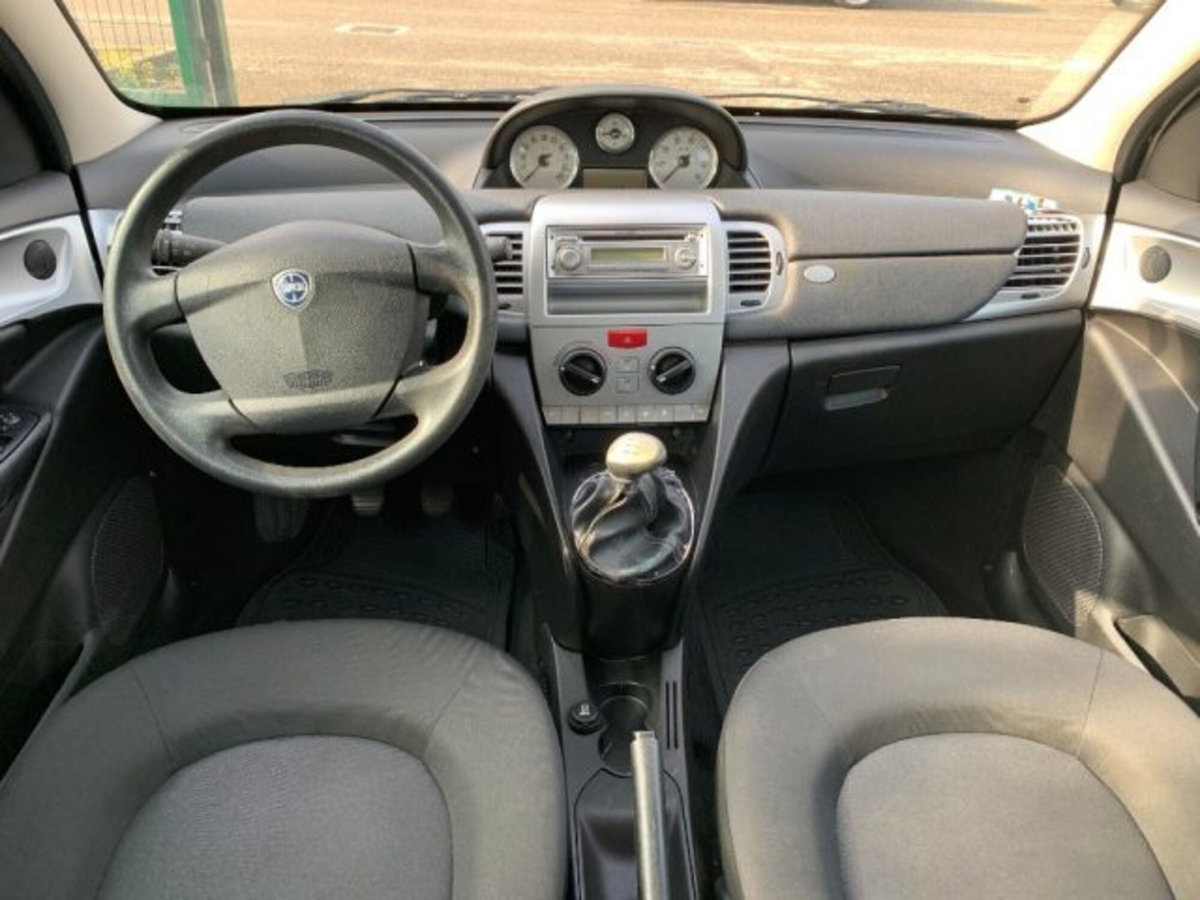 Lancia Ypsilon 1.2 69 CV Platinum (9)