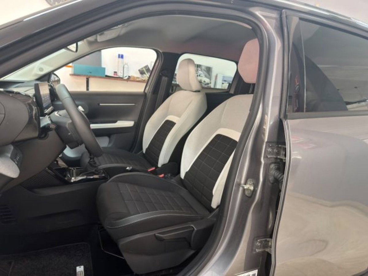 Citroen e-C3 44kWh elettrico Max 113cv (8)