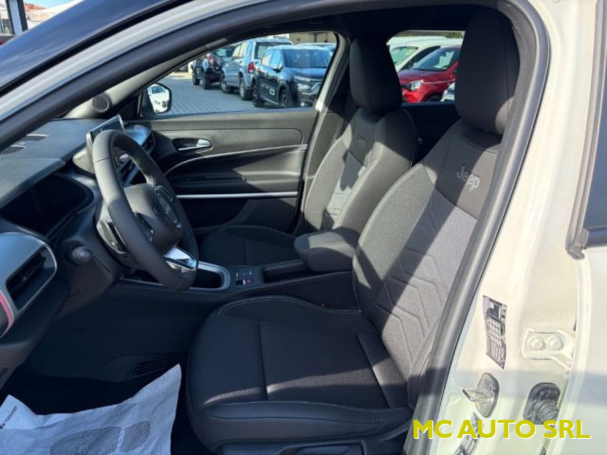 Jeep Avenger 1.2 turbo e-hybrid mhev Summit fwd 110cv edct6 (7)