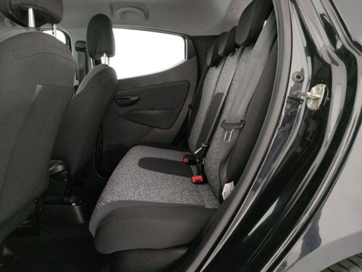 Lancia Ypsilon 1.0 FireFly 5 porte S&S Hybrid Silver Plus (11)