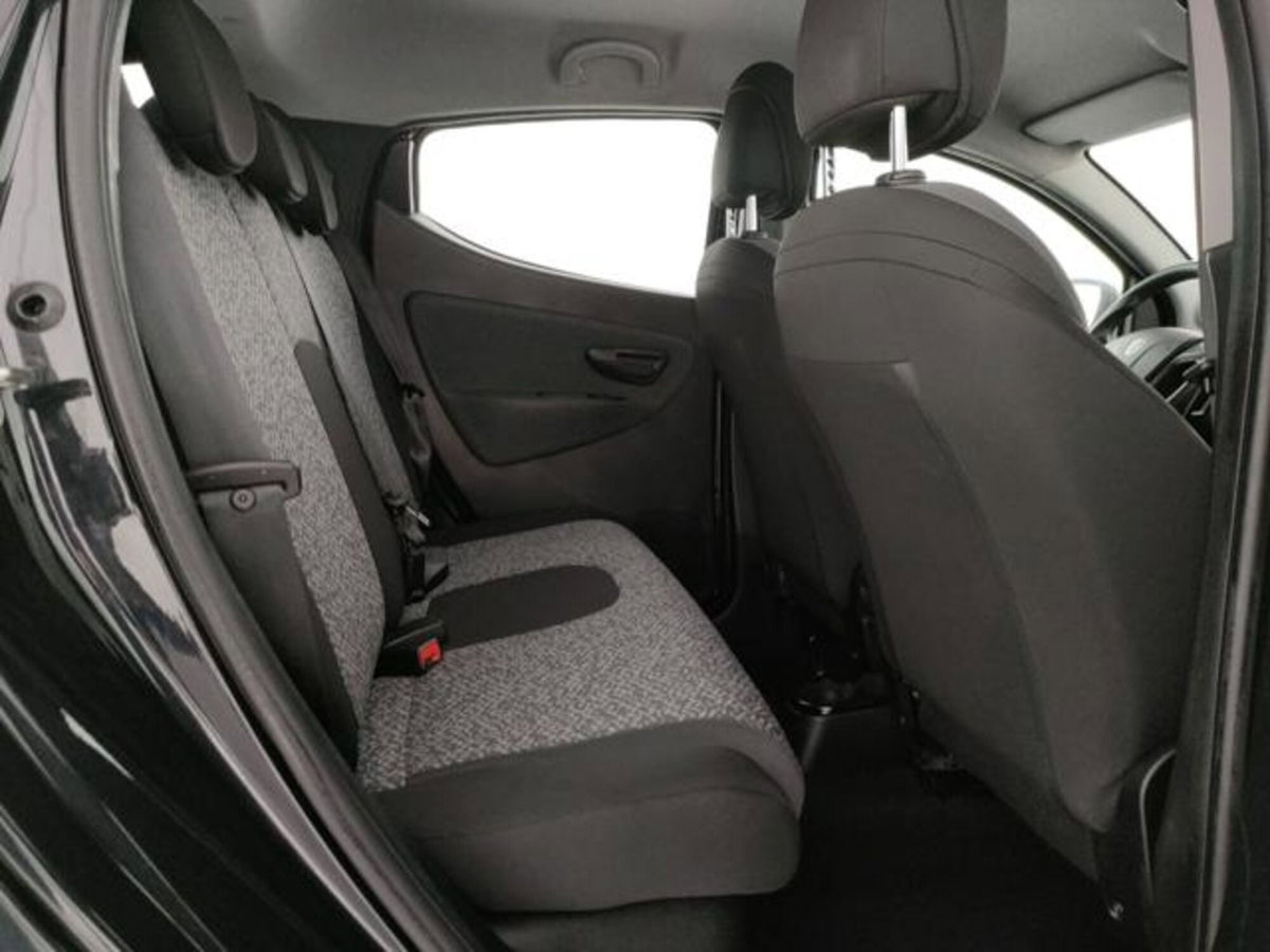 Lancia Ypsilon 1.0 FireFly 5 porte S&S Hybrid Silver Plus (13)