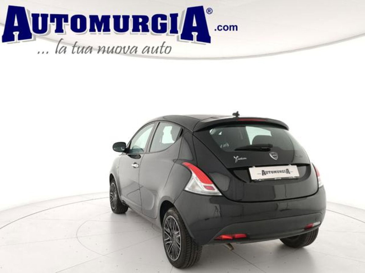 Lancia Ypsilon 1.0 FireFly 5 porte S&S Hybrid Silver Plus (3)