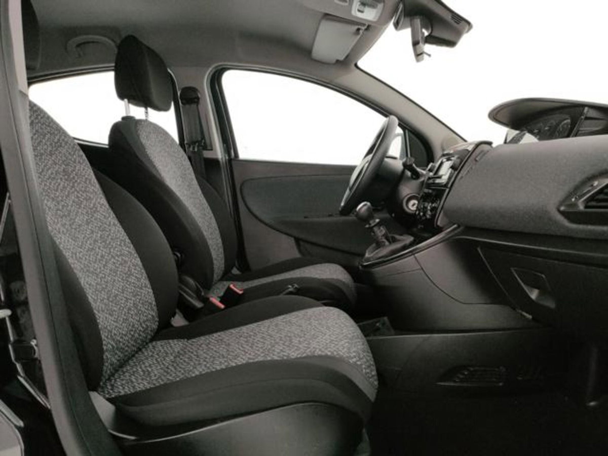 Lancia Ypsilon 1.0 FireFly 5 porte S&S Hybrid Silver Plus (6)
