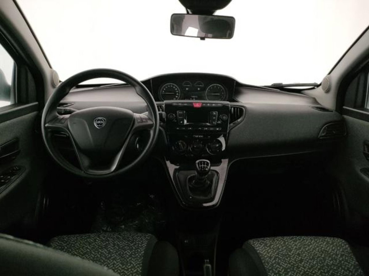 Lancia Ypsilon 1.0 FireFly 5 porte S&S Hybrid Silver Plus (7)