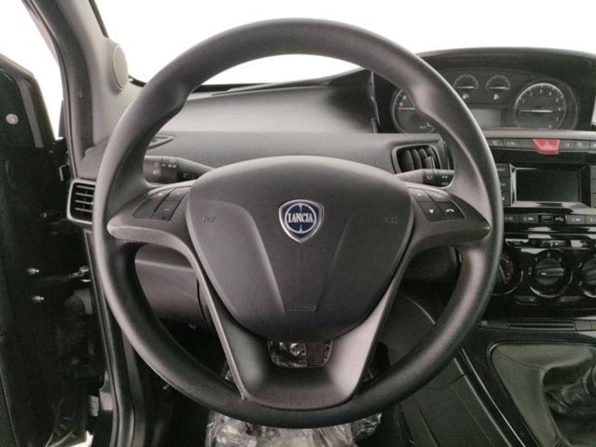 Lancia Ypsilon 1.0 FireFly 5 porte S&S Hybrid Silver Plus (8)