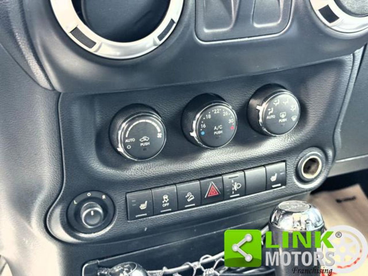 Jeep Wrangler 2.8 CRD DPF Sahara Auto (11)