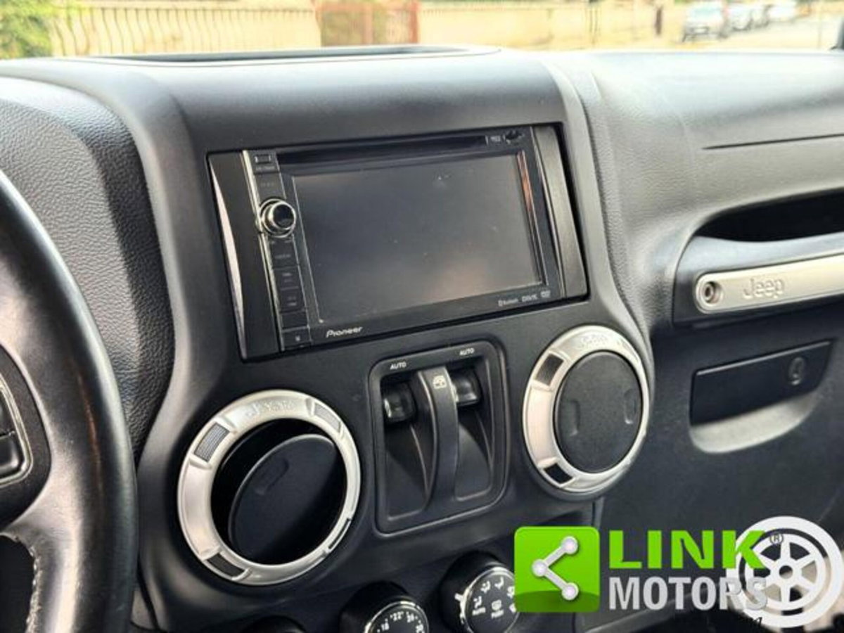 Jeep Wrangler 2.8 CRD DPF Sahara Auto (19)