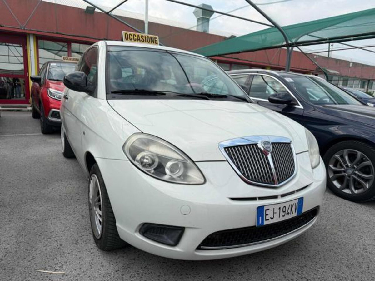 Lancia Ypsilon 1.2 69 CV Diva (2)