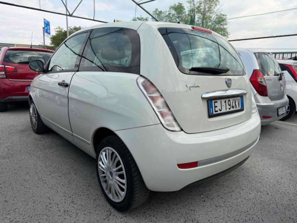 Lancia Ypsilon 1.2 69 CV Diva (4)
