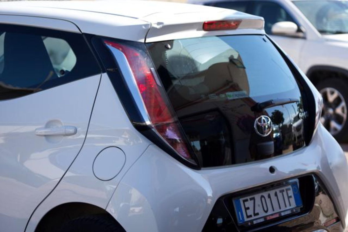 Toyota Aygo 1.0 VVT-i 69 CV 5 porte x-play (4)