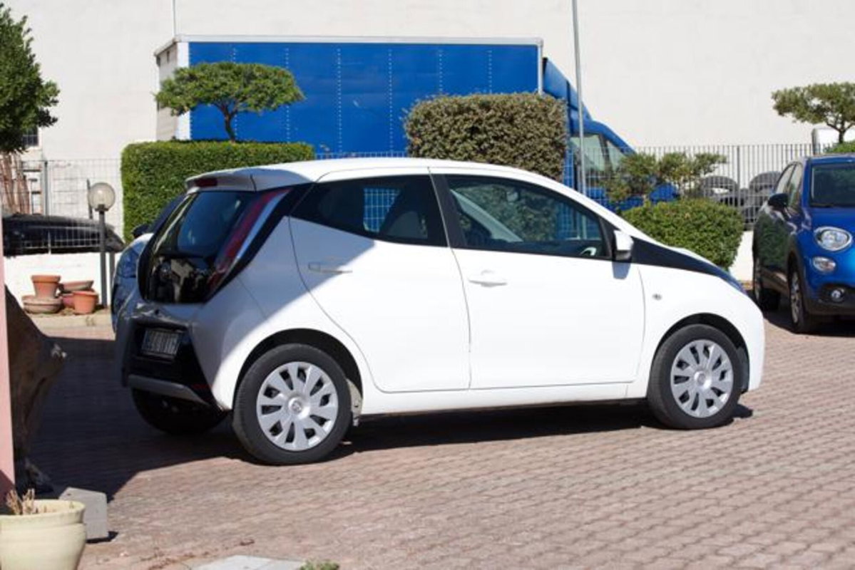Toyota Aygo 1.0 VVT-i 69 CV 5 porte x-play (5)