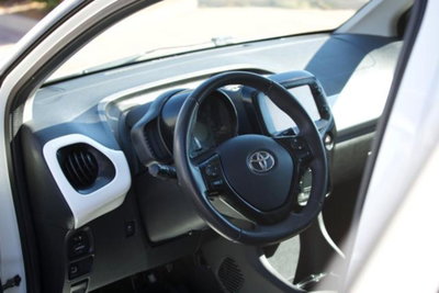 Toyota Aygo 1.0 VVT-i 69 CV 5 porte x-play (6)