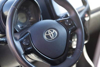 Toyota Aygo 1.0 VVT-i 69 CV 5 porte x-play (7)
