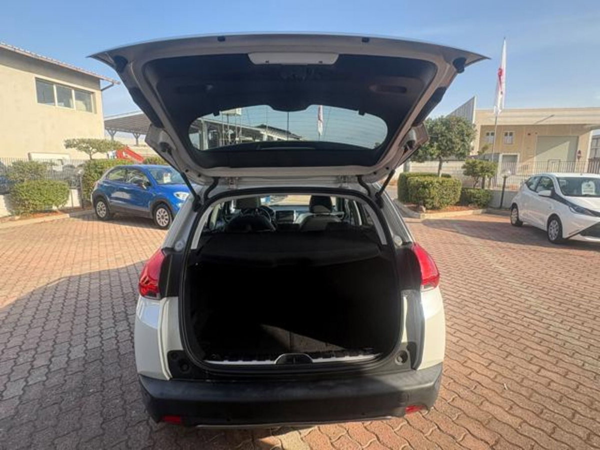 Peugeot 2008 e-HDi 115 CV Stop&Start Féline (15)