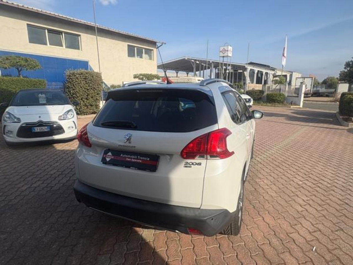 Peugeot 2008 e-HDi 115 CV Stop&Start Féline (2)