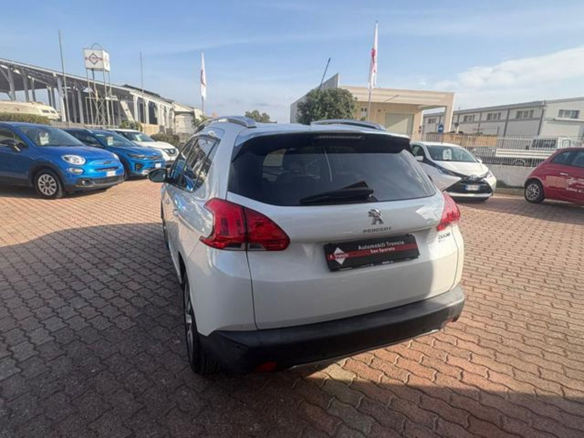 Peugeot 2008 e-HDi 115 CV Stop&Start Féline (3)
