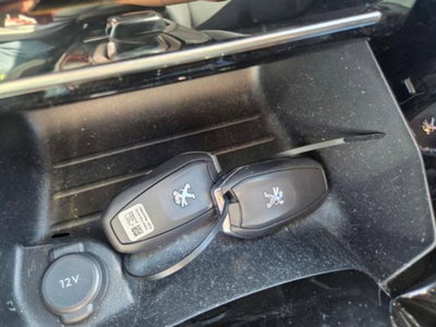 Peugeot 2008 BlueHDi 130 S&S EAT8 Allure Pack (17)