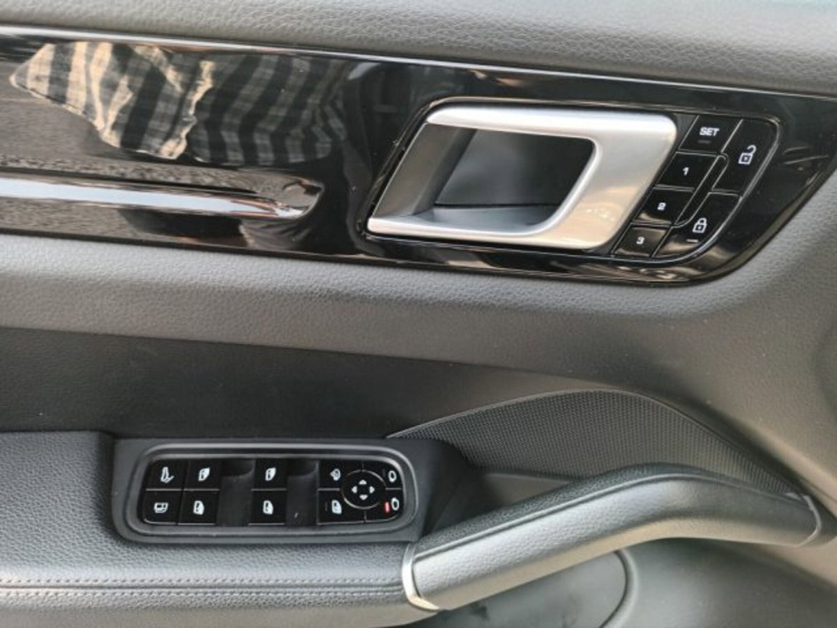Porsche Cayenne 3.0 V6 E-Hybrid (18)
