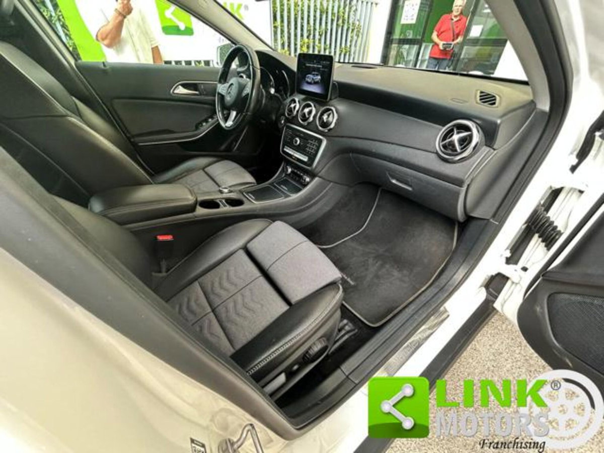 Mercedes-Benz GLA SUV 180 CDI Premium (4)