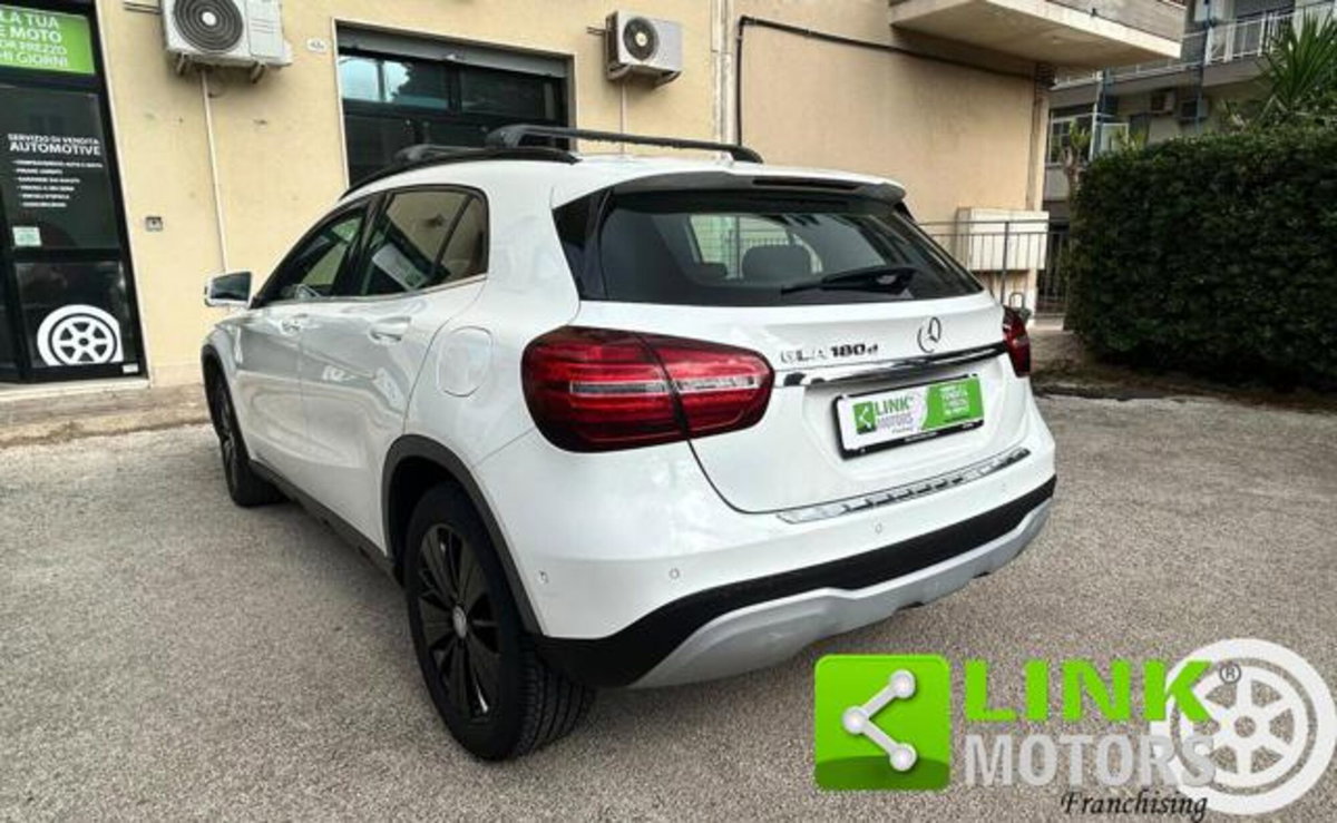 Mercedes-Benz GLA SUV 180 CDI Premium (7)