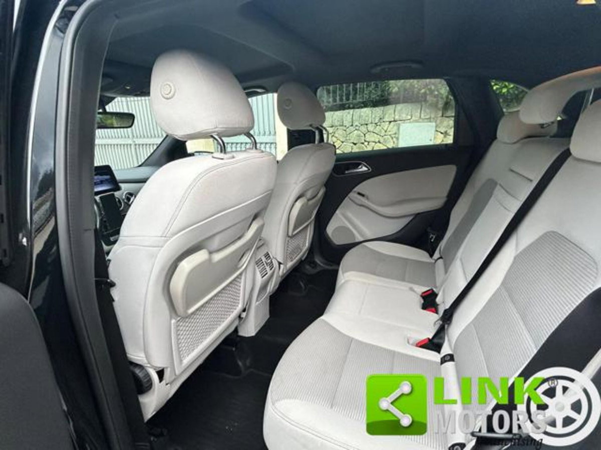 Mercedes-Benz Classe B 200 d Automatic 4Matic Premium (18)