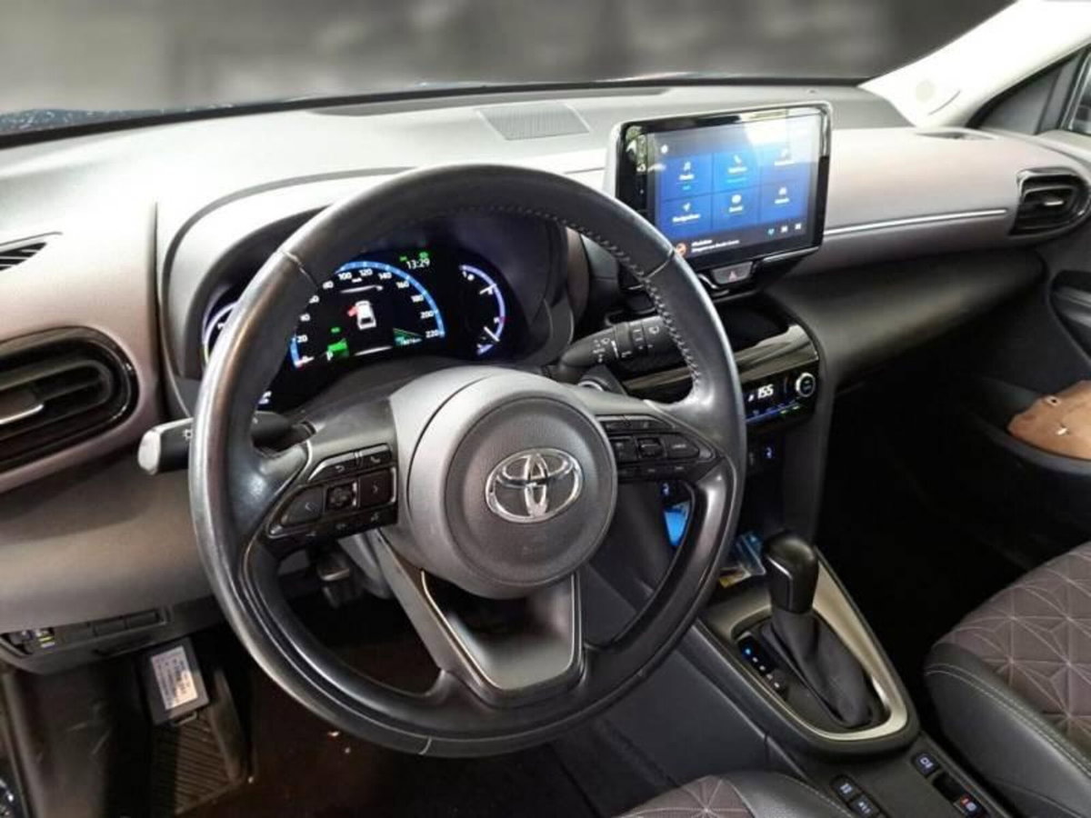 Toyota Yaris Cross 1.5h GR Sport Black Sky fwd 116cv e-cvt (3)