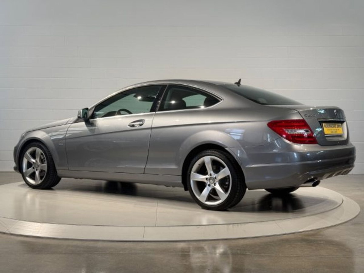 Mercedes-Benz Classe C Coupé 220 CDI BlueEFFICIENCY Coupé Executive (3)