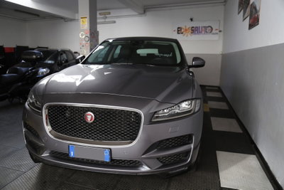 Jaguar F-Pace 2.0 D 180 CV AWD aut. Chequered Flag usata