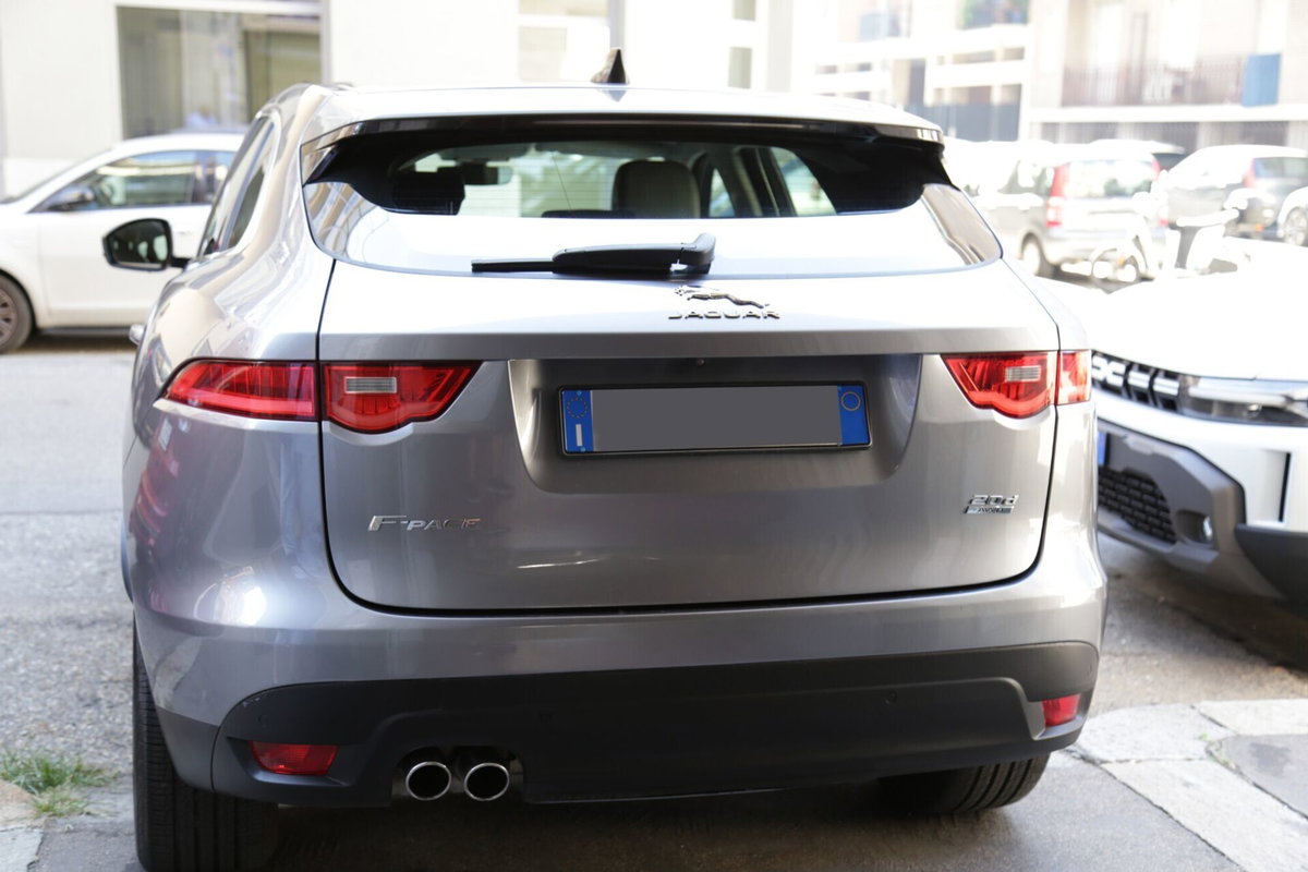 Jaguar F-Pace 2.0 D 180 CV AWD aut. Chequered Flag (11)