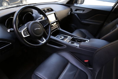 Jaguar F-Pace 2.0 D 180 CV AWD aut. Chequered Flag (4)