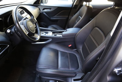 Jaguar F-Pace 2.0 D 180 CV AWD aut. Chequered Flag (6)