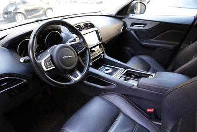 Jaguar F-Pace 2.0 D 180 CV AWD aut. Chequered Flag (7)