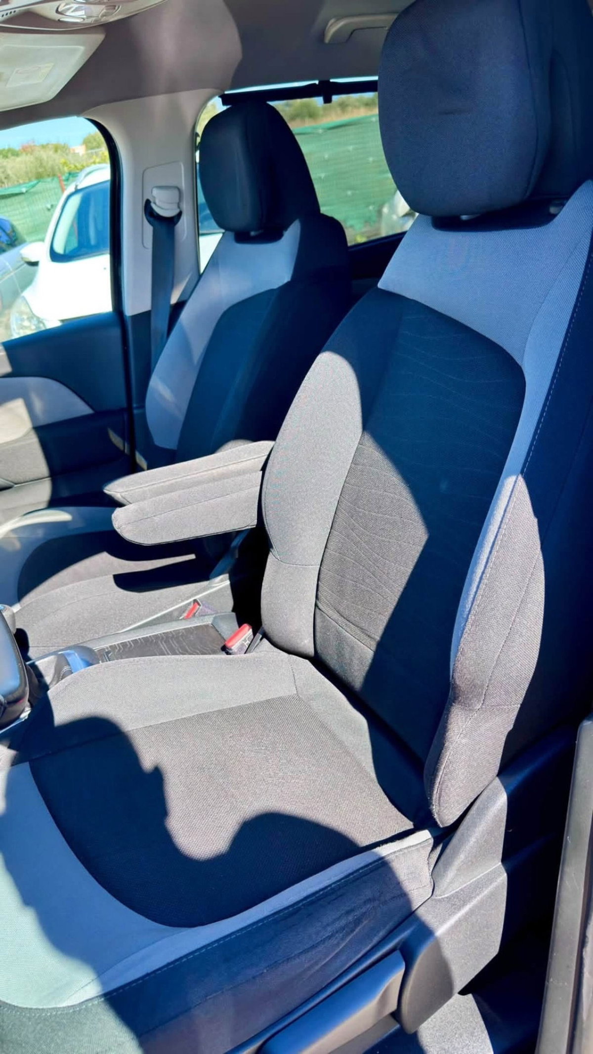 Citroen C4 Picasso 1.6 HDi 110 FAP Exclusive (13)
