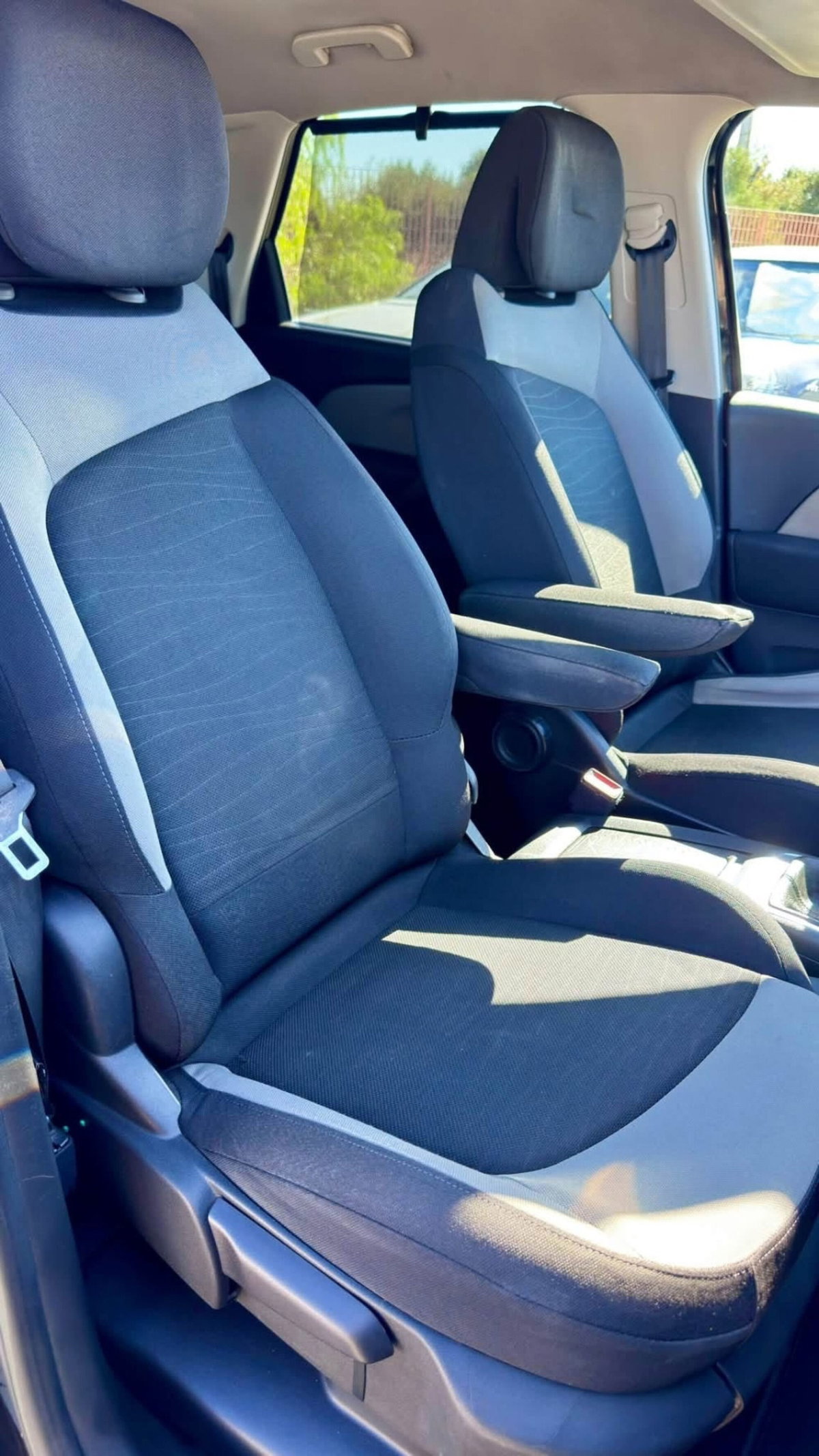 Citroen C4 Picasso 1.6 HDi 110 FAP Exclusive (9)