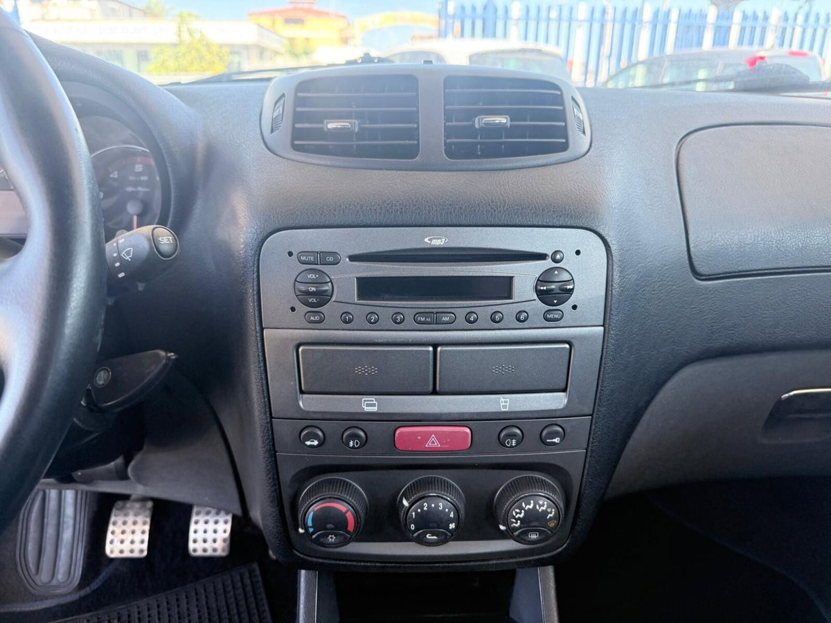 Alfa Romeo 147 1.6 16V TS (105) 5 porte Black Line (15)