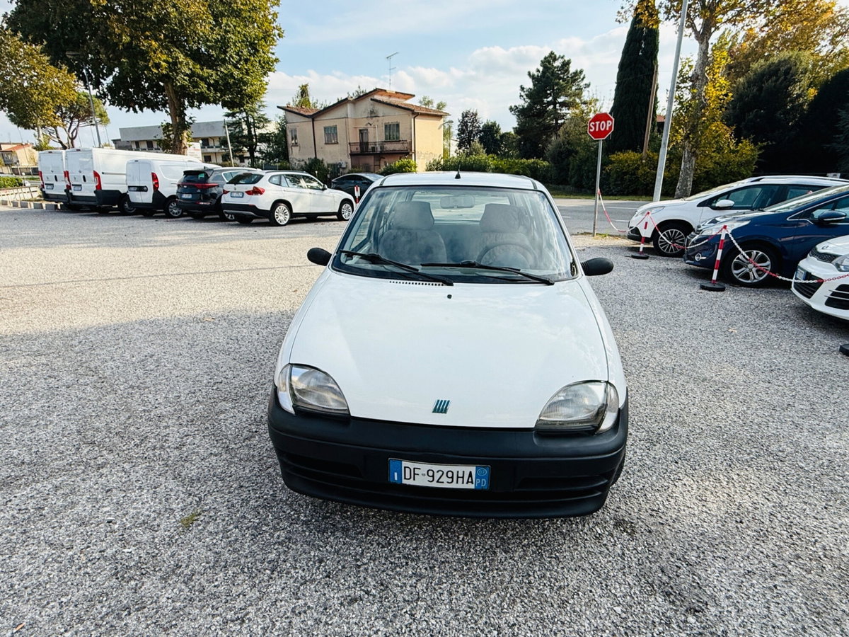 Fiat 600 1.1 Active (2)
