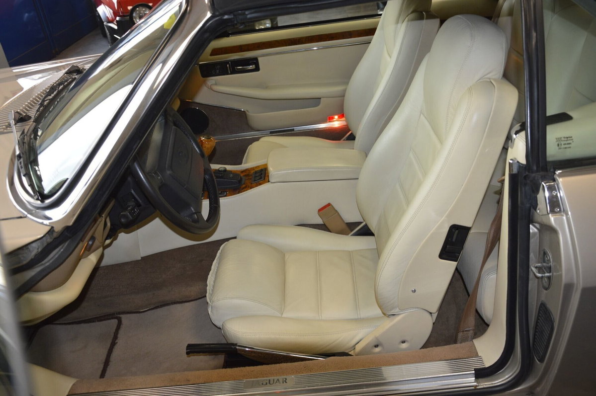 Jaguar XJS 4.0 cat Convertible (14)