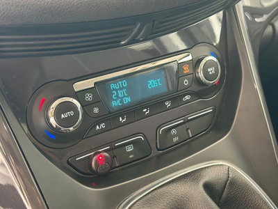 Ford Kuga 2.0 TDCI 150 CV S&S 4WD Titanium X (14)